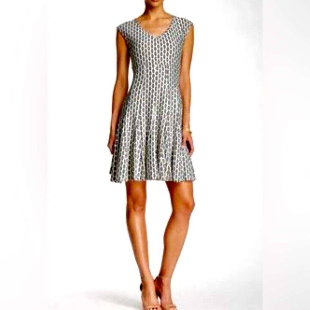 Just Taylor blue and white geometric print flowy dress size 8